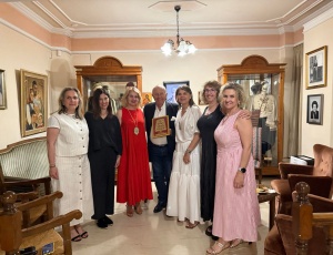 Επίσκεψη του κ. Κρις Σπύρου στην Ιματιοθήκη του Λυκείου των Ελληνίδων Λαμίας